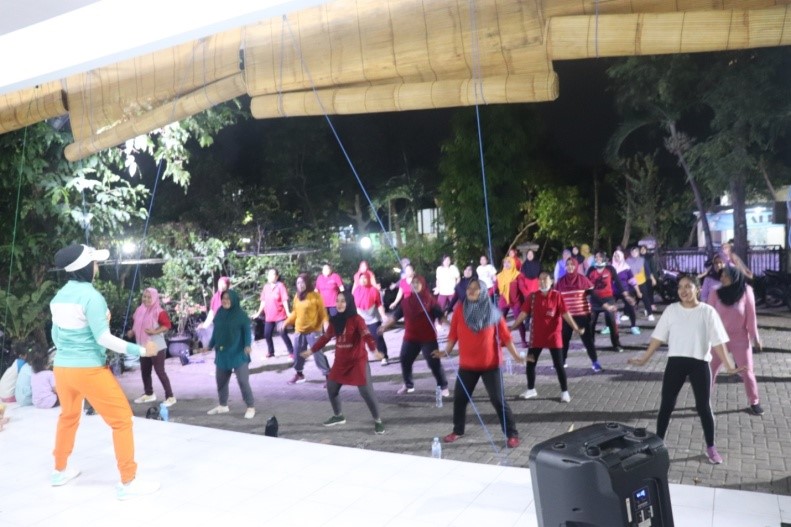 Pusdakota Ubaya Menjalin Kemitraan dengan Kader Kesehatan Kelurahan Kalirungkut dengan Senam Sehat