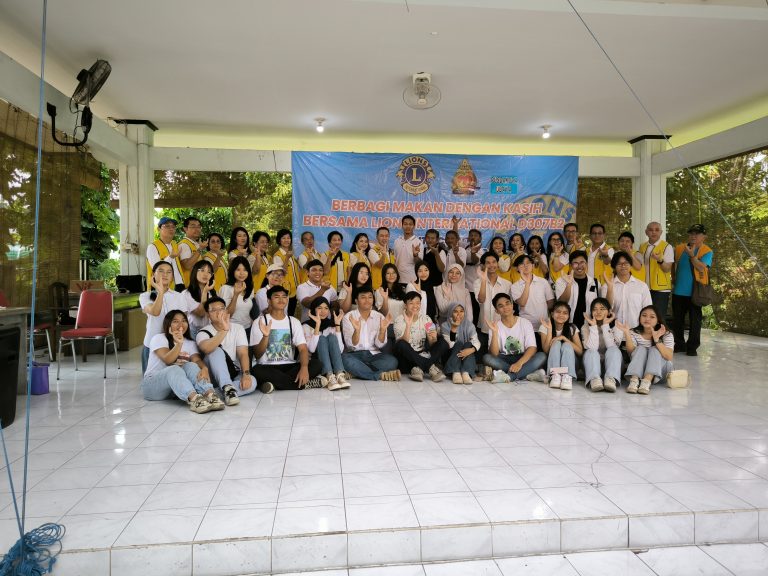 Berbagi Makan Kolab Lion Internasional _1
