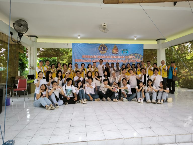 Berbagi Makan Kolab Lion Internasional _2