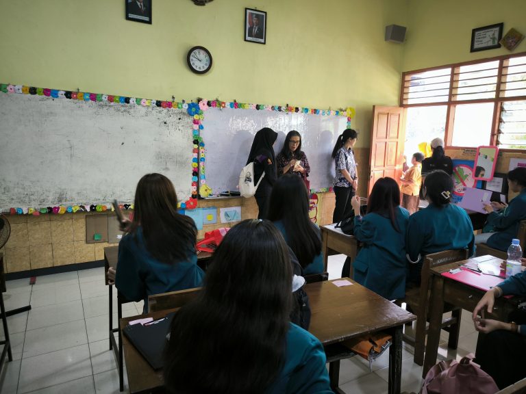 belajar menanam sayur pusdakota bersama SDN Kendangsari IV Surabaya