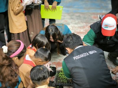 belajar menanam sayur pusdakota bersama SDN Kendangsari IV Surabaya