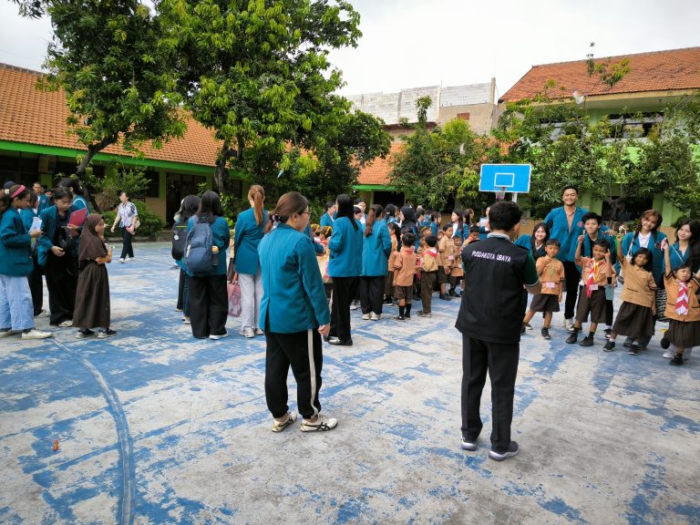 belajar menanam sayur pusdakota bersama SDN Kendangsari IV Surabaya