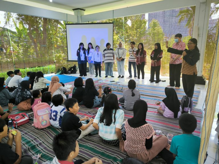 English For Fun Pusdakota Ubaya