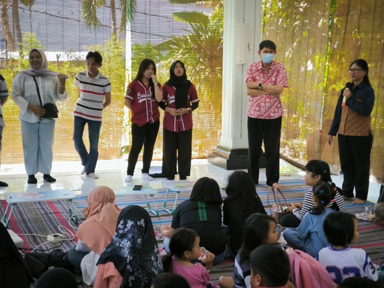 English For Fun Pusdakota Ubaya