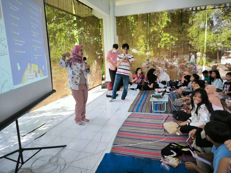 English For Fun Pusdakota Ubaya