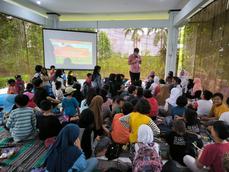 English For Fun Pusdakota Ubaya
