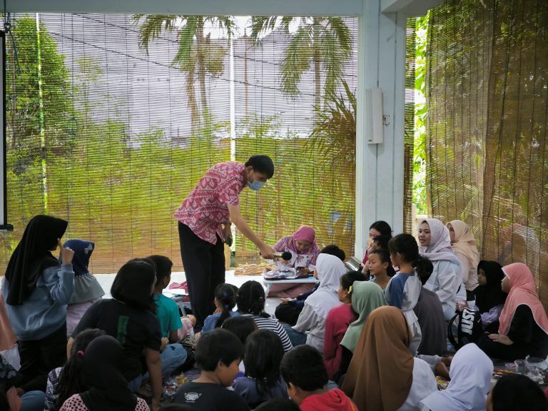 English For Fun Pusdakota Ubaya