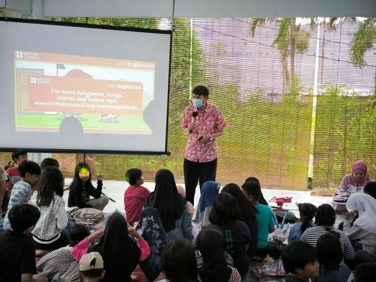 English For Fun Pusdakota Ubaya