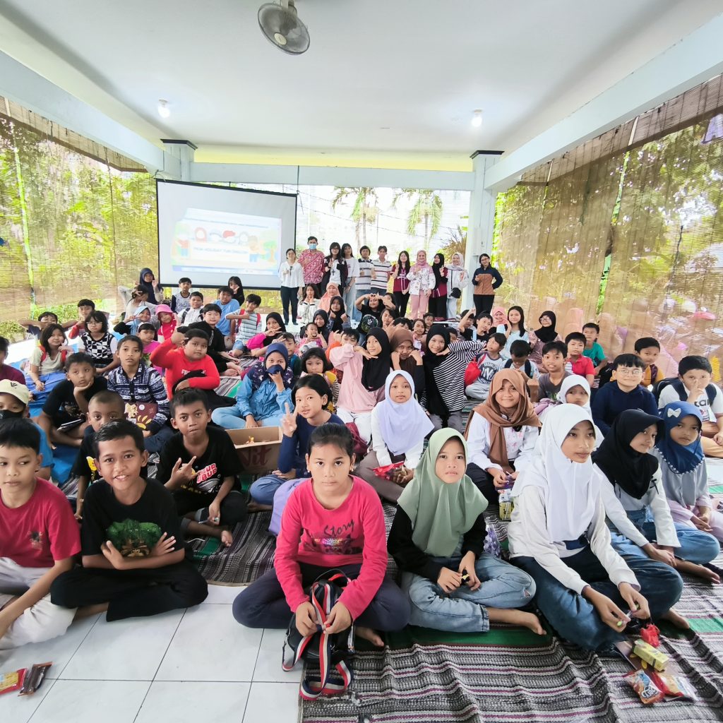 English For Fun Pusdakota Ubaya
