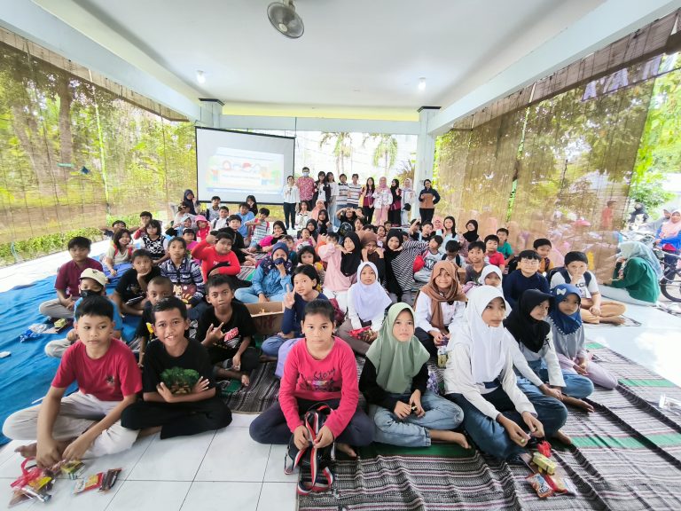English For Fun Pusdakota Ubaya