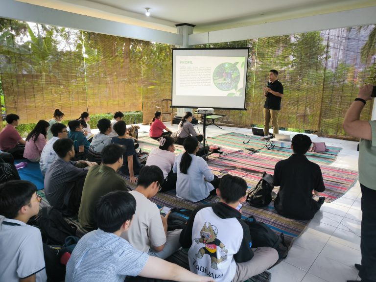 Edukasi Lingkungan Mahasiswa Fakultas Teknik Ubaya