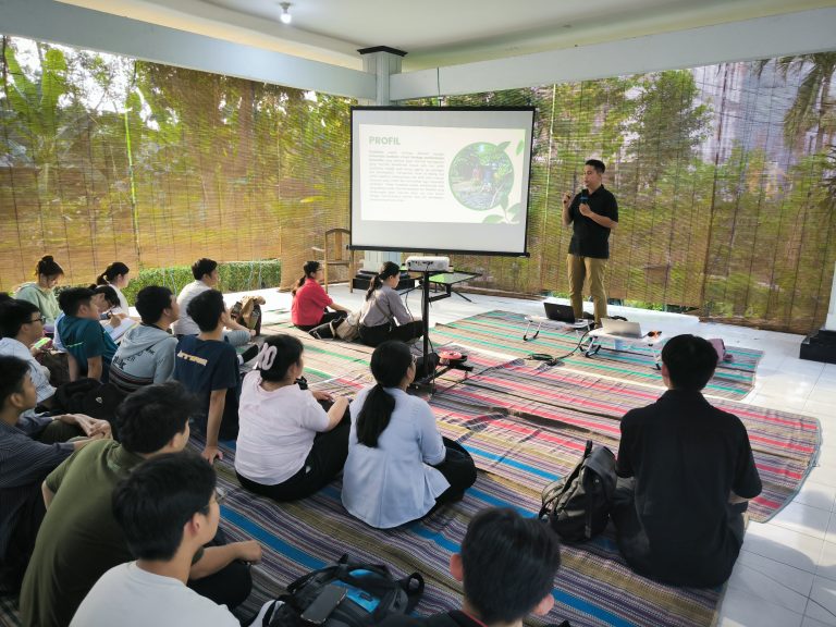 Edukasi Lingkungan Mahasiswa Fakultas Teknik Ubaya
