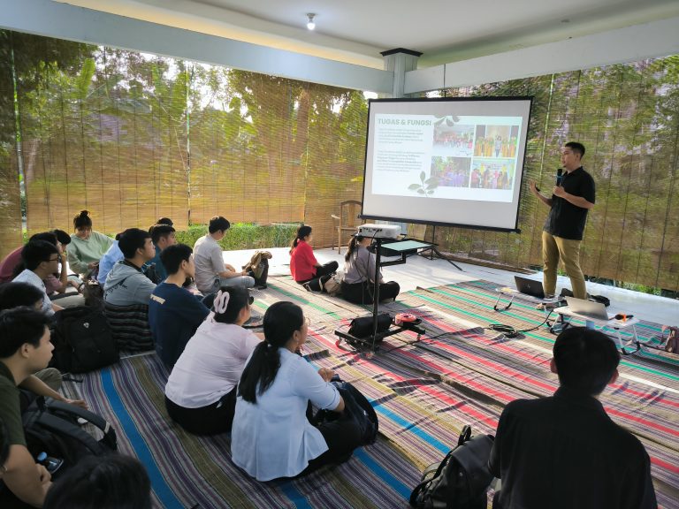 Edukasi Lingkungan Mahasiswa Fakultas Teknik Ubaya