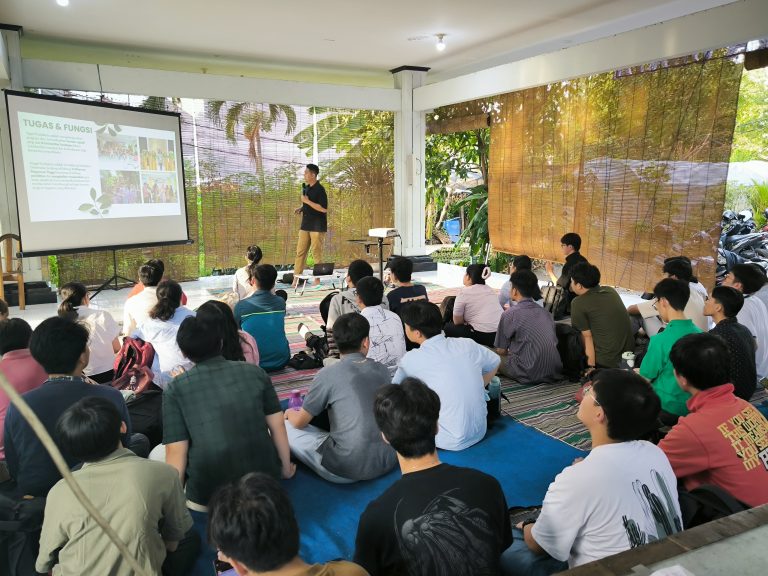 Edukasi Lingkungan Mahasiswa Fakultas Teknik Ubaya