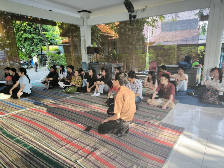 Edukasi Lingkungan Mahasiswa Fakultas Bisnis dan Ekonomika Ubaya