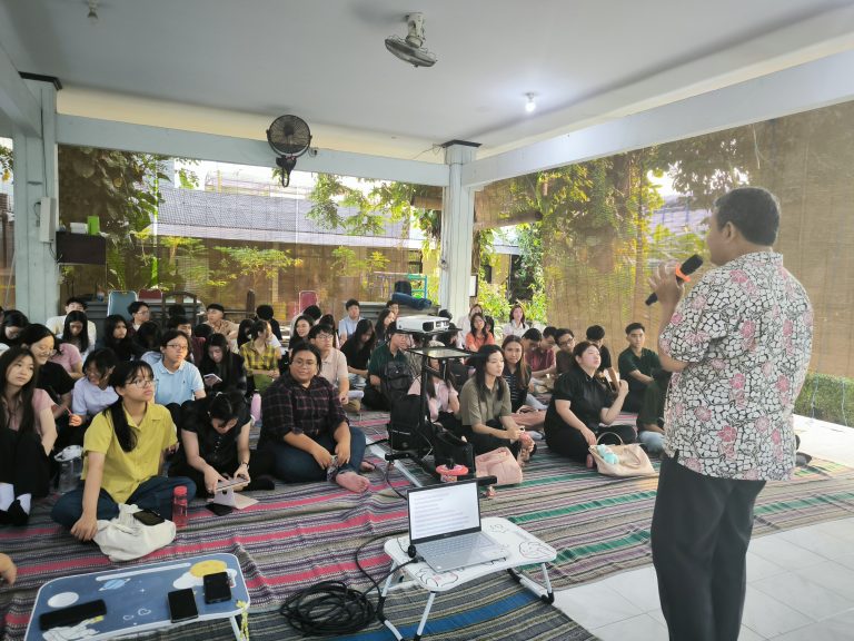 Edukasi Lingkungan Mahasiswa Fakultas Bisnis dan Ekonomika Ubaya