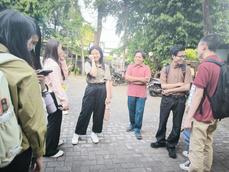 Edukasi Lingkungan Mahasiswa Fakultas Bisnis dan Ekonomika Ubaya