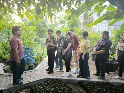 Edukasi Lingkungan Mahasiswa Fakultas Bisnis dan Ekonomika Ubaya