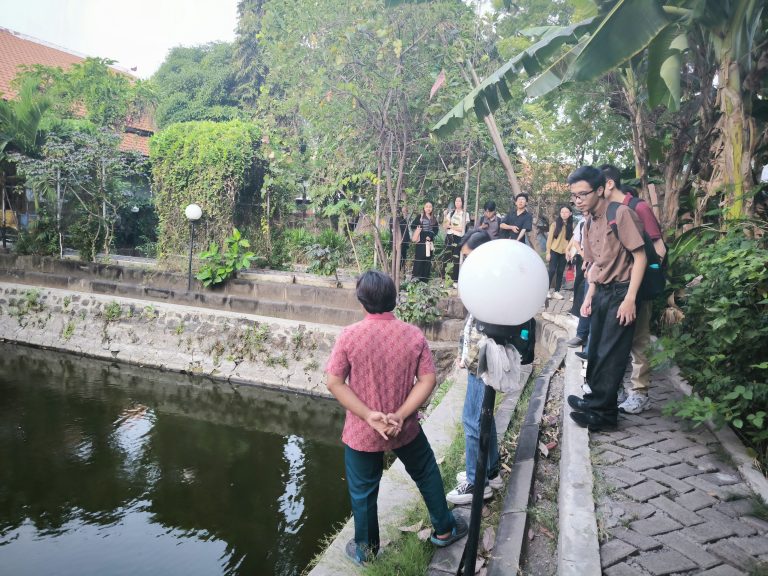 Edukasi Lingkungan Mahasiswa Fakultas Bisnis dan Ekonomika Ubaya