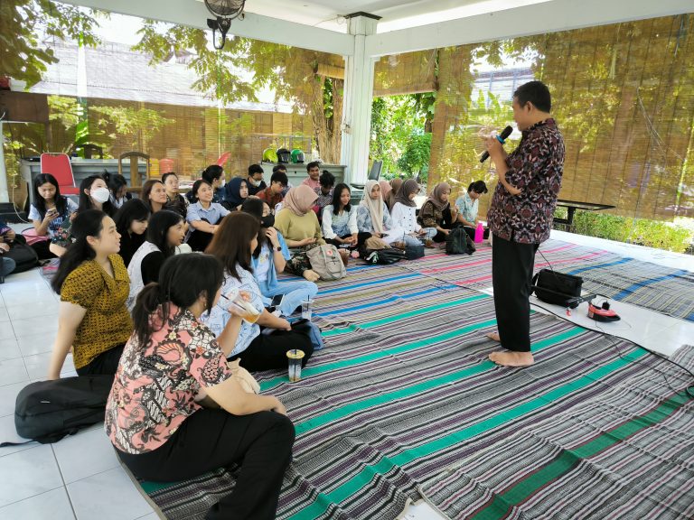 Edukasi Lingkungan Mahasiswa Fakultas Psikologi Ubaya