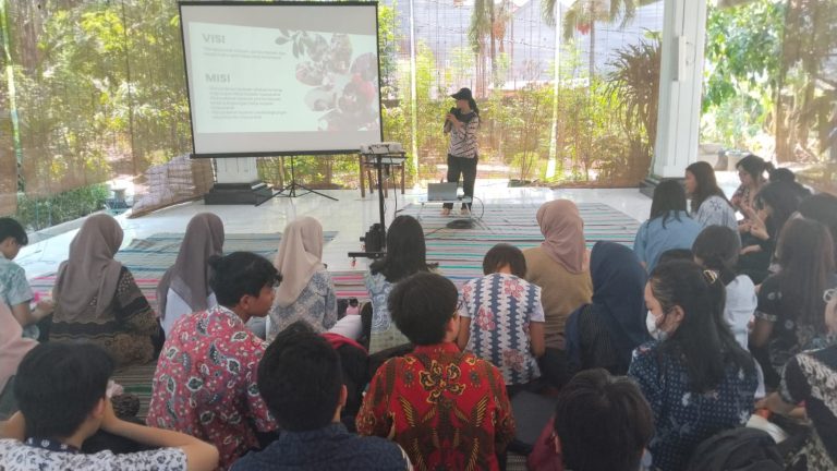 Edukasi Lingkungan Mahasiswa Fakultas Psikologi Ubaya
