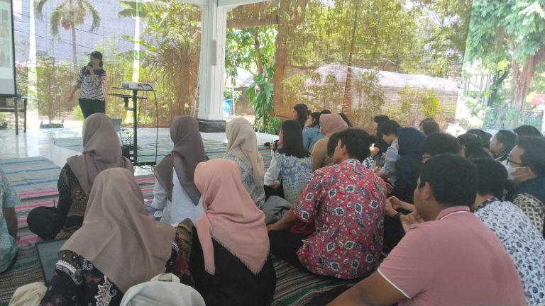 Edukasi Lingkungan Mahasiswa Fakultas Psikologi Ubaya