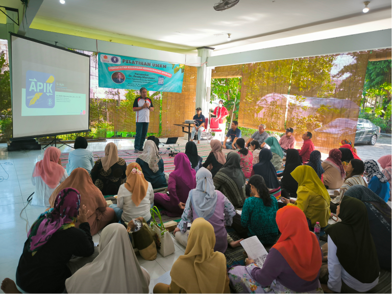 Pelatihan UMKM Pencatatan Keuangan Menggunakan Aplikasi 2025