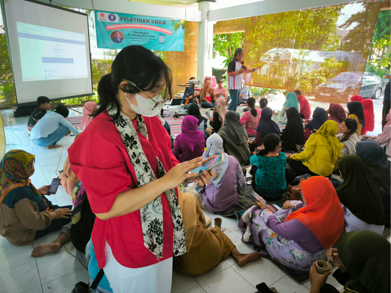 Pelatihan UMKM Pencatatan Keuangan Menggunakan Aplikasi 2025