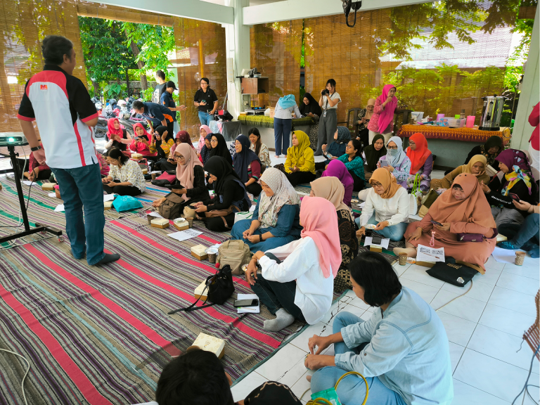 Pelatihan UMKM Pencatatan Keuangan Menggunakan Aplikasi 2025