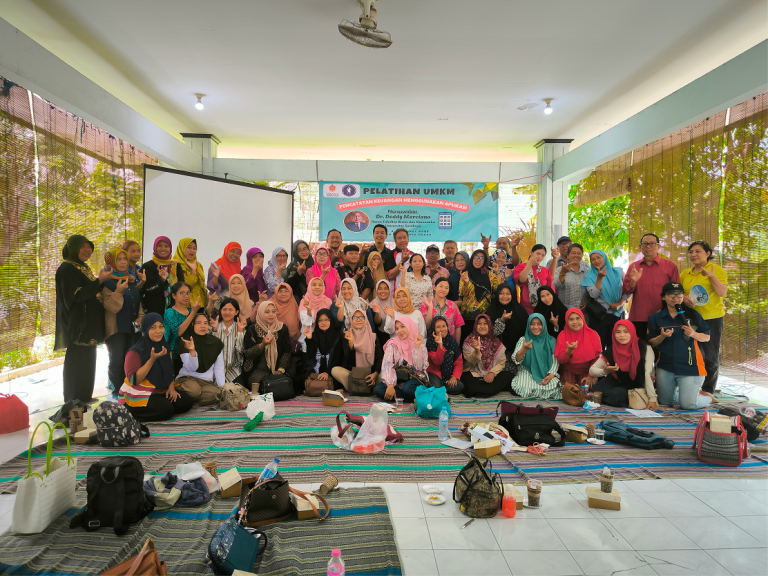 Pelatihan UMKM Pencatatan Keuangan Menggunakan Aplikasi 2025