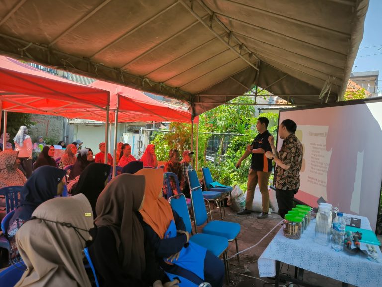 Tim PKM Ubaya Mengajarkan Pola Hidup Sehat untuk Mengurangi Angka Penderita Diabetes di Kelurahan Kalirungkut